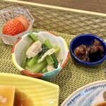ジャパニーズダイニング 和振 - 和振ランチ・椿（豚角煮）(\1,980) 小鉢（蛍烏賊・青菜と浅利）、水物