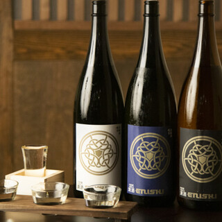 We offer rare original sake “Gugumisake” and sake comparisons.
