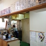 Tokiwa - 登喜和の配膳カウンターの上は有名人のサインが‥（13.07）