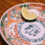 Ryosha Umanojou - 古伊万里（こいまり）の皿（さら）に酢橘（すだち）