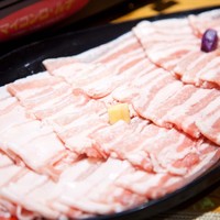風庭 - 島豚鍋セット。あぐー豚、パイン豚、紅豚の三種類を食べ比べできる。