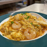 中華食堂 一番館 - 海鮮チリソース（550円）
普通に美味しい。まあまあ辛くてまあまあ甘い。
海老ほぼ入ってないけど。あとイカ。
ほぼ玉子。油たくさん使ってフワッとなってる。
ケチャップの甘い味強くて好き。
