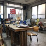 さか本そば店 - さっと食べて、さっと帰る席