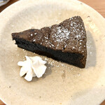 Cafe mjuk - 黒ごまのケーキ