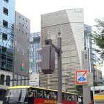 レストラン タテル ヨシノ 銀座 - 銀座四丁目交差点、日産ギャラリー前より、PIAS GINZAを望む。