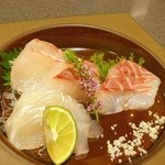 和食かっぽれ - 白身魚の刺身
            1900円？だったかな
            コスパはあまり良くないけど、仕事はしっかりしてる
            