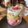 LOG cafe - 料理写真:期間限定苺とピスタチオのパフェ　950円