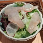 釜津田 - 「天然真鯛の昆布〆 サラダ仕立て」
