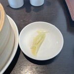 京鼎樓 - この生姜と一緒にポン酢で食べます
