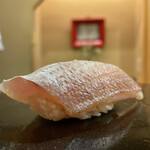 日本橋蛎殻町 すぎた - かすご鯛。塩味とシャリのバランスが綺麗