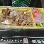 ひゃくまんぞく亭 - 能登牛焼肉2色そぼろ弁当1590えん