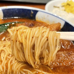 支那麺 はしご - カタメオーダーでしなやかながらしっかりした歯応え。