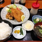 かおり屋 - 大アジフライと鶏唐揚げ定食（ご飯大盛り）¥900