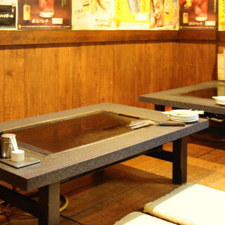 昼飲み・深夜もOK！懐かしさを感じる店内は幅広いシーンに対応