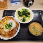 かつや - 特カツ丼とん汁(小)・サラダセット