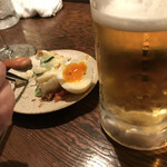 バルめし山田 - 生ビール越しのポテサラ