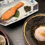 紫翠亭 - 鮭と温玉