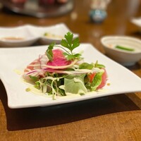 知喜多 横浜西口店 - 瑞々しくて美味しいサラダ