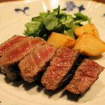 Washoku Shinkuro - 【逸品（肉）】鹿児島産黒毛和牛フィレステーキ、新じゃがの唐揚げとクレソンを添え