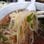 新華苑 - もやしも湯がいて、冷たいラーメン汁に漬け込んでました。