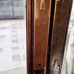Zeroku - 押し開きドアの金具
