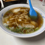 林屋食堂 - ワンタンめちゃ入っとる