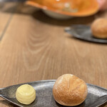 Reglisse - このプチフランスがちょっとミルク感があって美味。バターが可愛い。