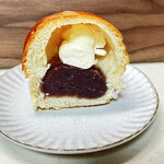 平井製菓 本店 - 【断面】こし餡とソフトバターが詰まっている