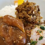 欧風カレー PLUS - 欧風カレー チキン＋あいがけキーマカレー