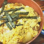 Rairai Tei - チキンカツ丼と漬物。
