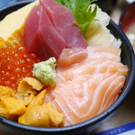 Kaisendon Ya Oguma Shouten - 小熊のおすすめ丼　3,280円　サーモン、イクラ、ウニ、本マグロ、玉子