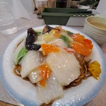 どんど - 具材は野菜が中心で、肉や魚介類は目立たない。