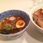 頑者 - 特製つけめん！  いまどきはもっと太い麺のお店もあるけど、これぐらいの太さが好きだな。バランス、だと思う 