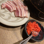 塩ホルモン712 - きざみ紅生姜のせバラ焼き550円