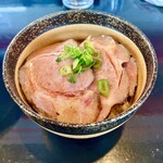 麺処 おぐら - レアチャーシュー丼