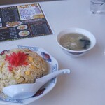 Omo Ri Ramen - チャーハン、スープ。
