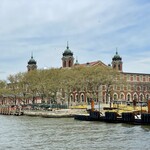 Ellis Café - 移民博物館のあるエリスアイランド。Ellis Café もその煉瓦造りの大きな建物の中にあります。