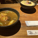 きしや - 私は牛すじカレー　妻は玉子綴じきしめん白