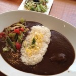 カシュク - コンビネーションカレー(ビーフ、ヤサイ)