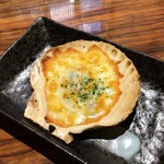 Zenseki Koshitsu Izakaya Gintei - 牡蠣のチーズ焼き(何故か帆立殻笑)