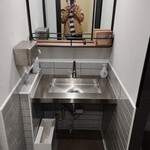 MALIMO - 男子トイレの手洗いスペース