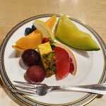 ふなや - 朝からこれだけの量のフルーツが食べられるって幸せ。