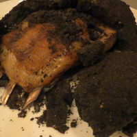 クニオミ - メイン：骨付き仔羊肉の竹炭塩包み焼き、山椒のポヴラード2