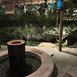 ふなや - 庭園のようになっていて、足湯もあります。