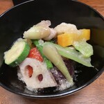 梯子 - 最初に水炊きで1分ほど火を通した根菜類を最初にいただく。