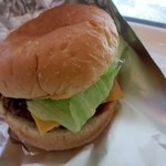 トマトファーム - そしてこの店自慢の手造りハンバーガー。
