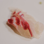 うを徳 - 《播州明石（はりまあかし）》の"棘鬣魚（まだひ）"、刺躬（さしみ）