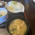 和久 - サラダと味噌汁