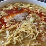 中国料理 廣河 - 味噌カレー坦々麺の麺をアップで