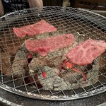 炭火焼肉 やまもと - まずは裏面焼き